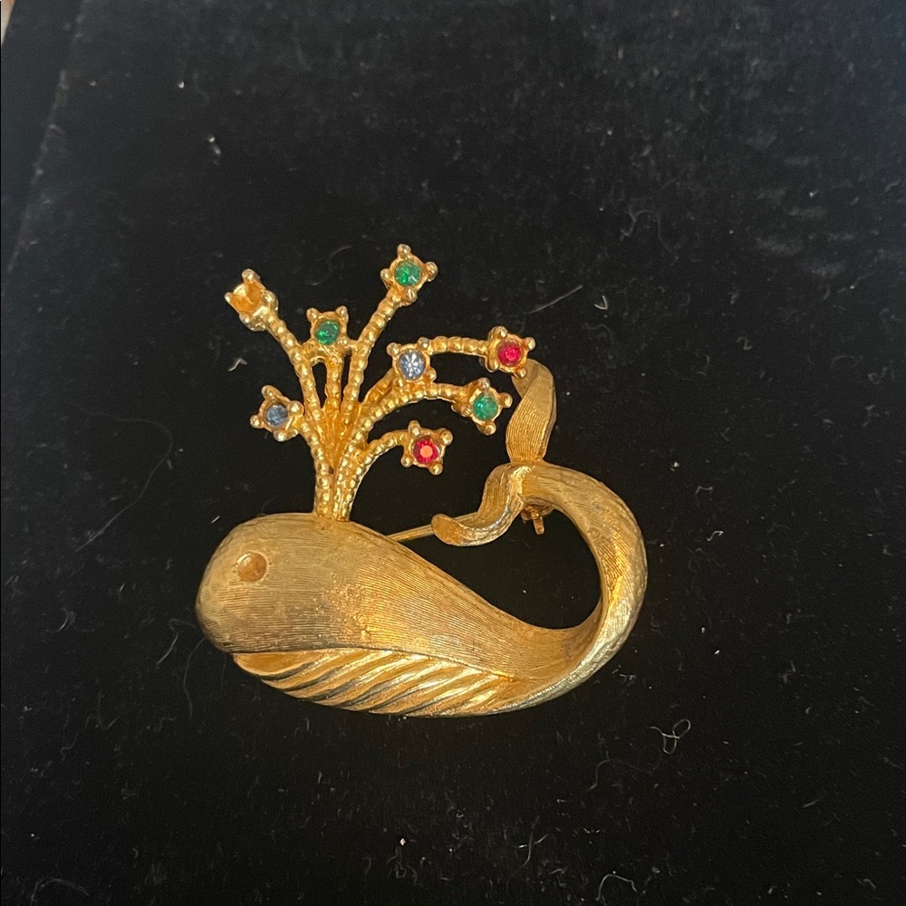 Jeanne vintage signed Gold tone Whale Brooch with Multicolor Gem Accents